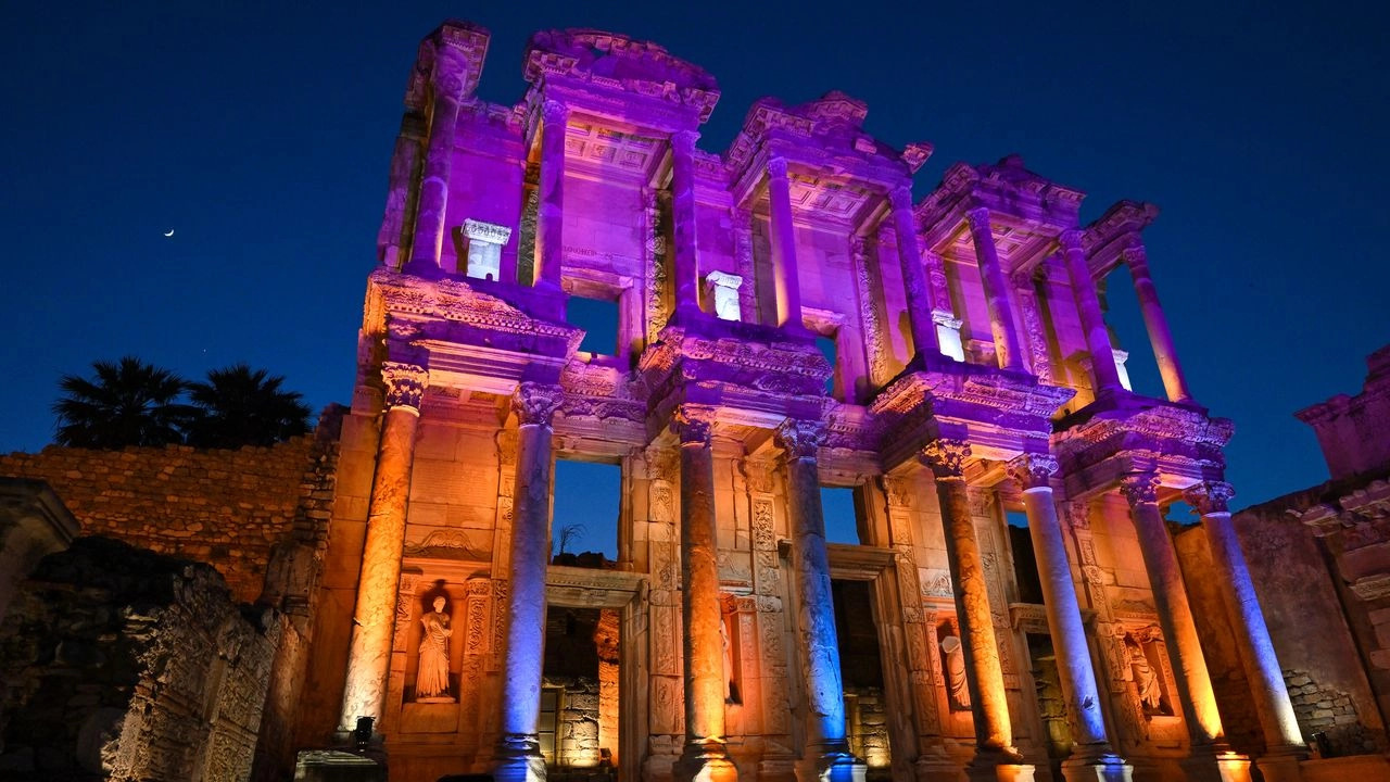 EFES ANTİK KENTİ GECE TURU